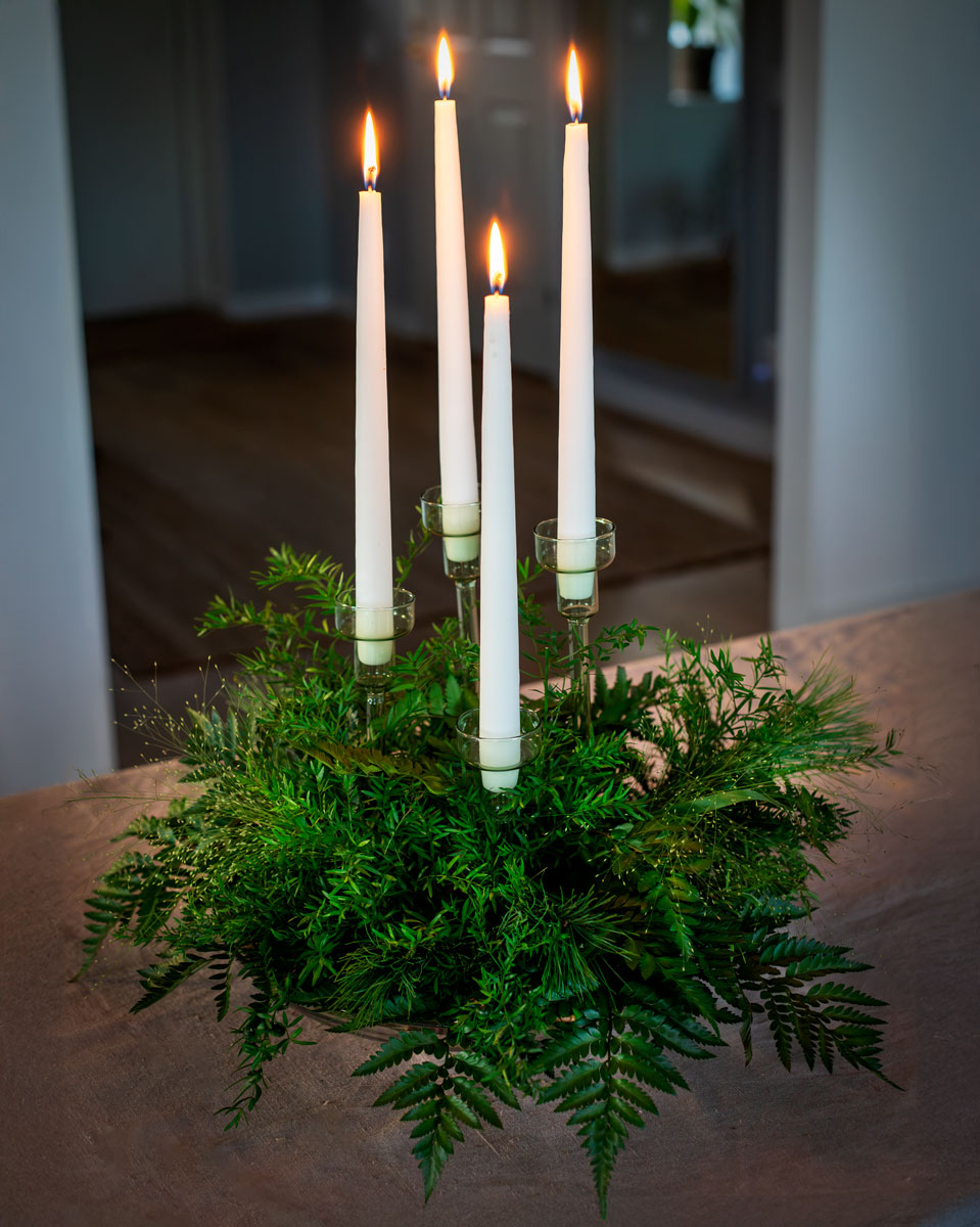 Adventsljusstake-med-grönt-2.jpg