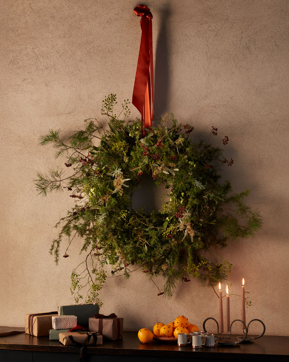 Krans grönt med rött band Inspiration.jpg